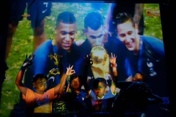 他當年從國 他當年從國